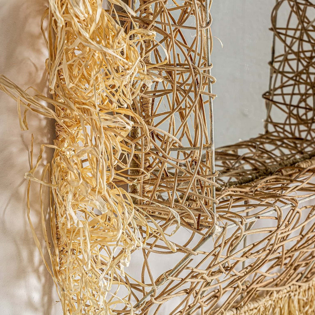 Eckiger Spiegel im Ethno Stil kombiniert mit Naturfasern und Rattan - Maison Oudh