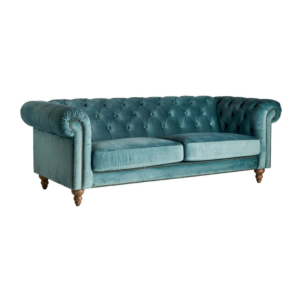 Getuftetes Sofa in Türkis aus Samt kombiniert mit Eschenholz und Nieten - Maison Oudh