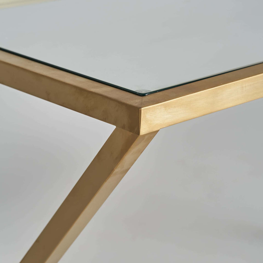 Goldener Schreibtisch mit einer Tischplatte aus Kristallglas - Maison Oudh