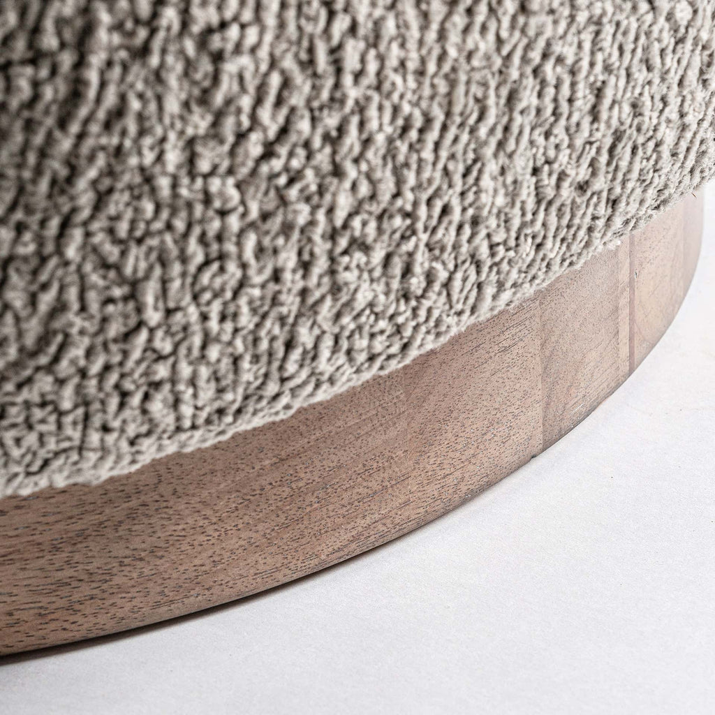 Grauer Bouclé Sessel aus Kiefernholz - Maison Oudh