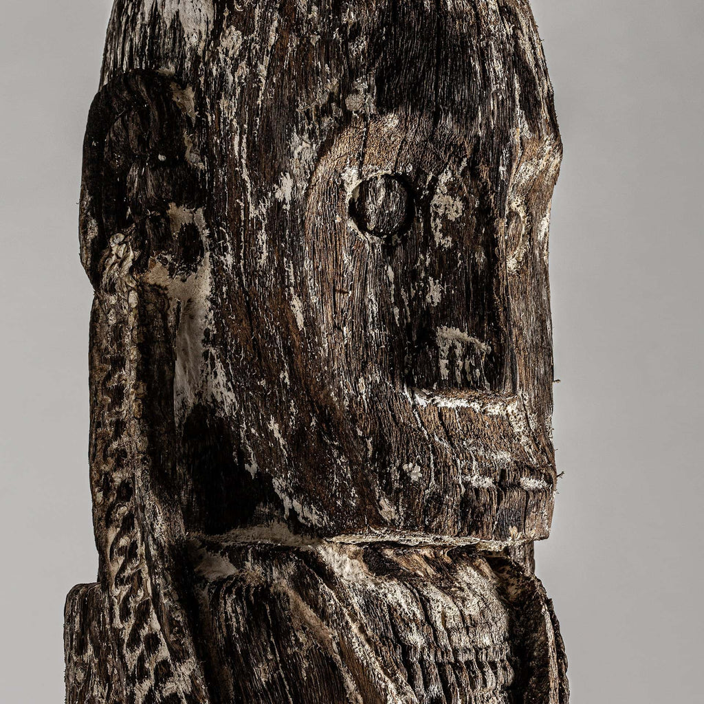 Grosse handgefertigte Bodenskulptur aus Tropenholz - Maison Oudh