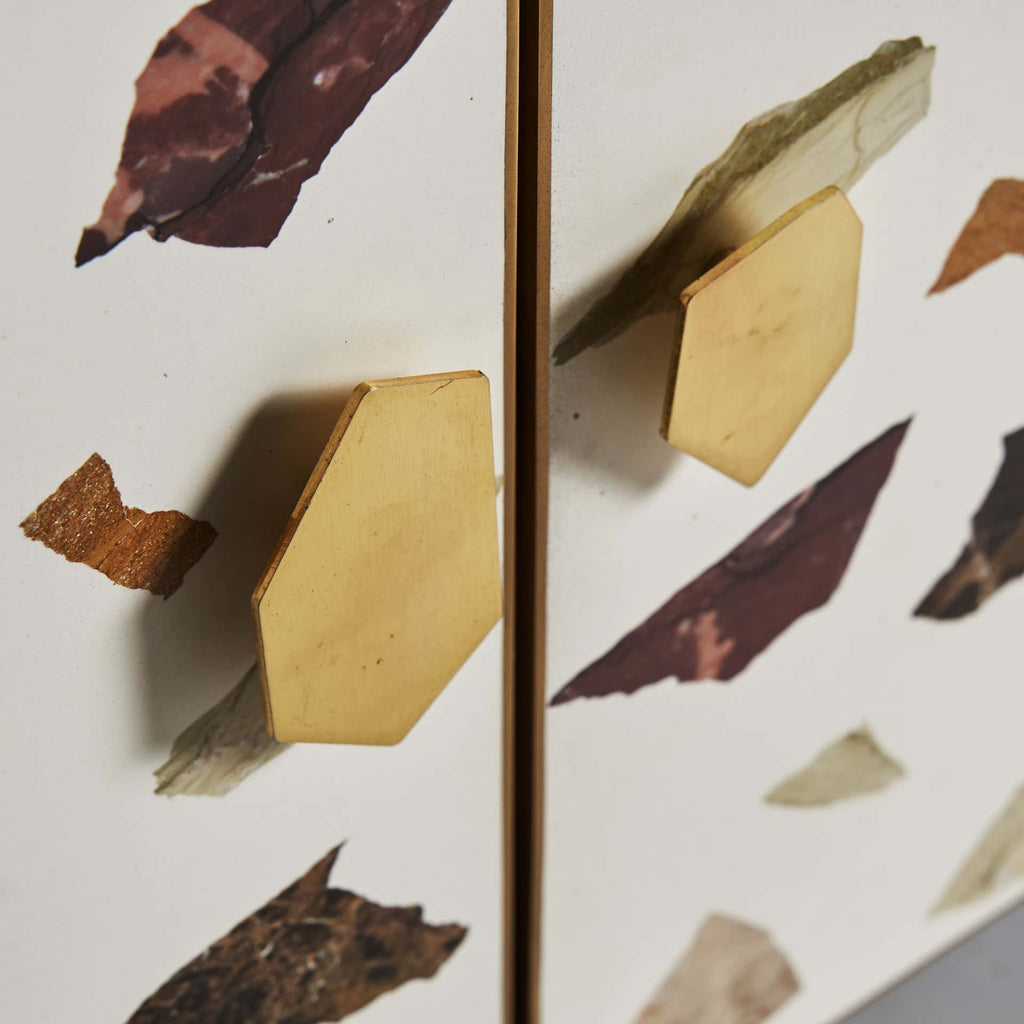 Grosses Sideboard aus Mangoholz mit einer dekorativen bunten Front - Maison Oudh