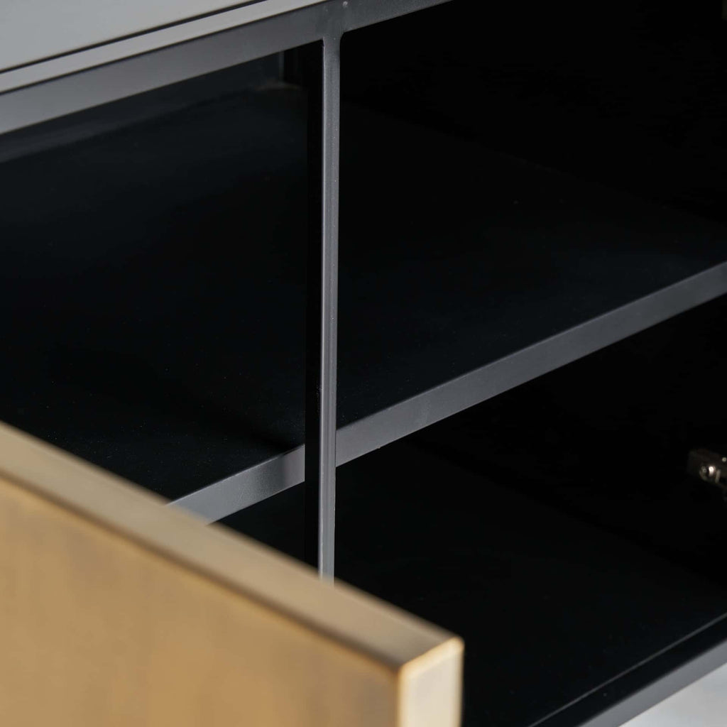 Grosses Sideboard aus Messing in Gold kombiniert mit Griffen aus Terrazzo - Maison Oudh
