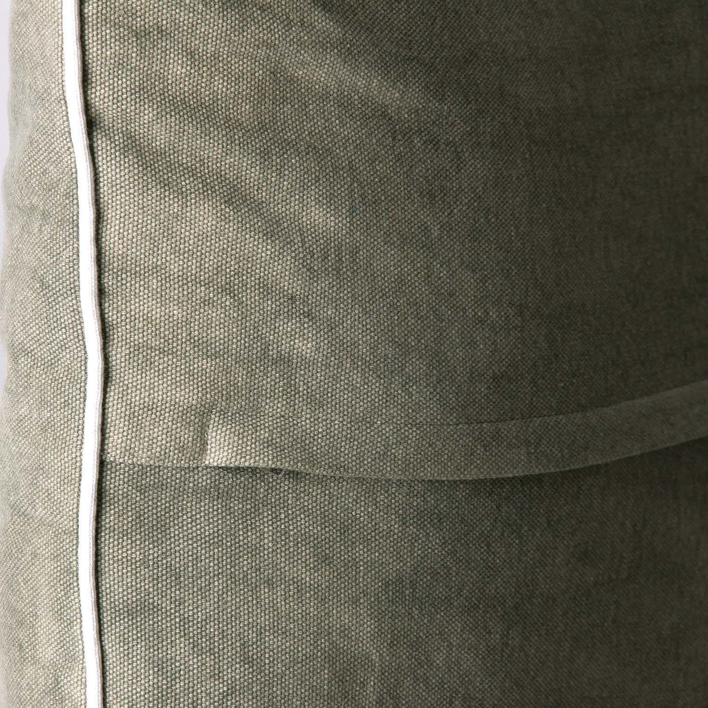 Grünes Kissen aus Baumwolle im Vintage Stil - Maison Oudh