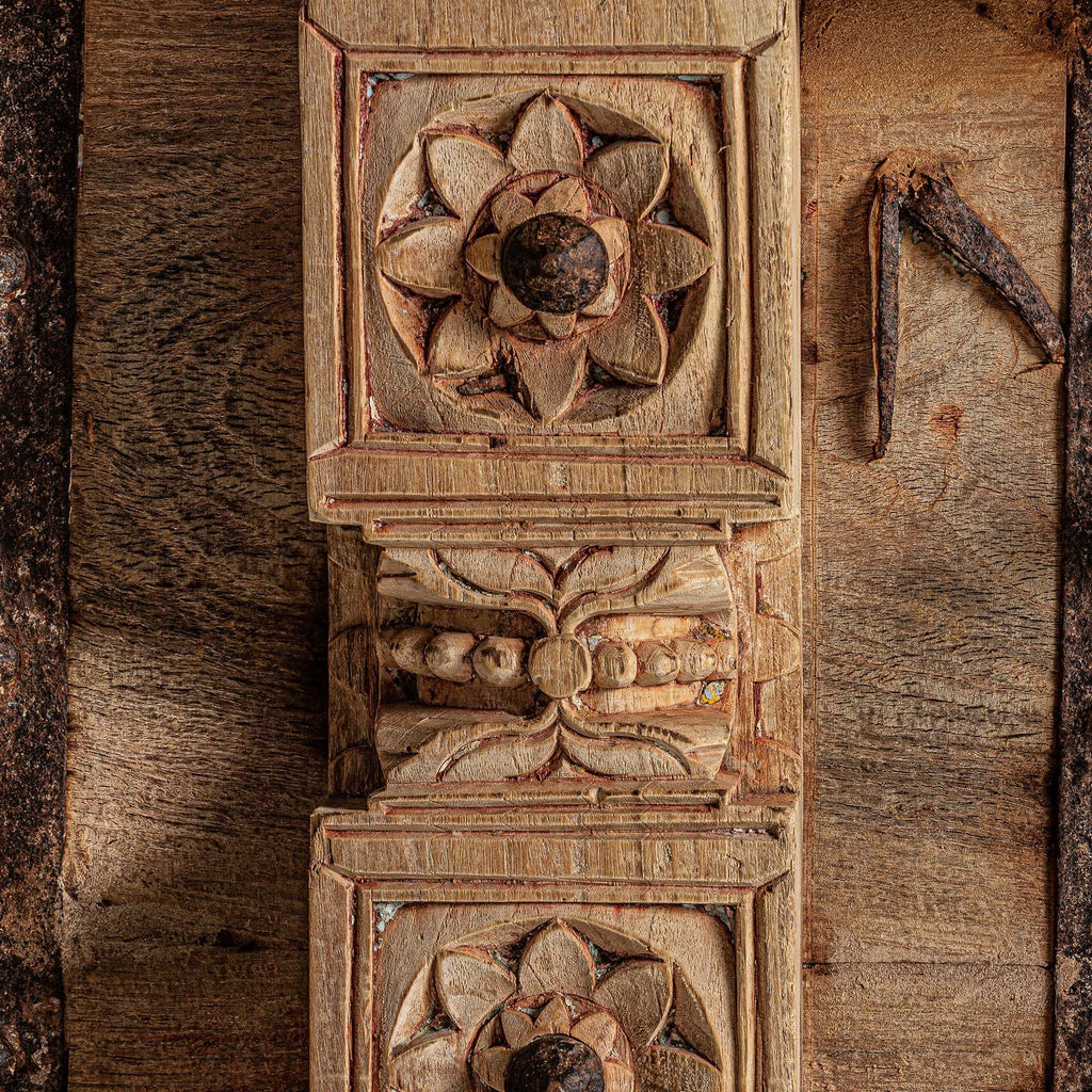 Handcrafted Ethno Truhe aus Mangoholz mit Detailreichen Schnitzereien - Maison Oudh