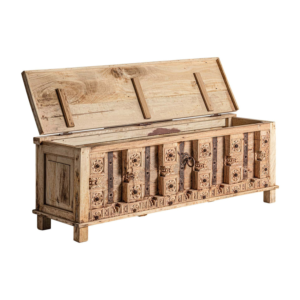 Handcrafted Ethno Truhe aus Mangoholz mit Detailreichen Schnitzereien - Maison Oudh