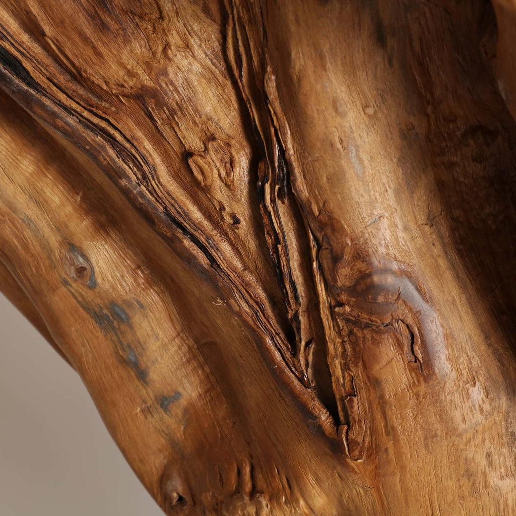 Handgefertigte Bodenskulptur aus Teakholz - Maison Oudh