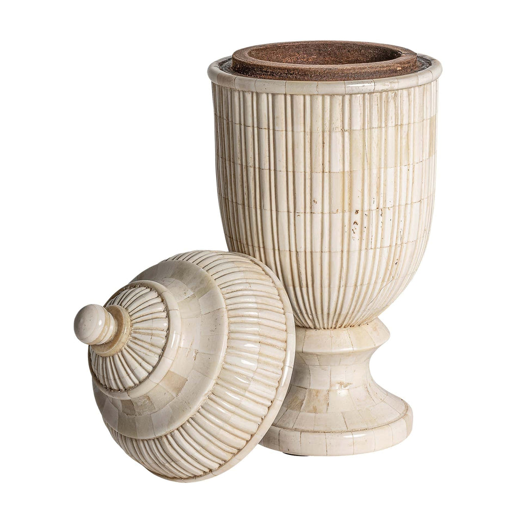 Handgefertigte Harzvase mit Deckel im Kolonialstil - Farbe Elfenbein - Maison Oudh