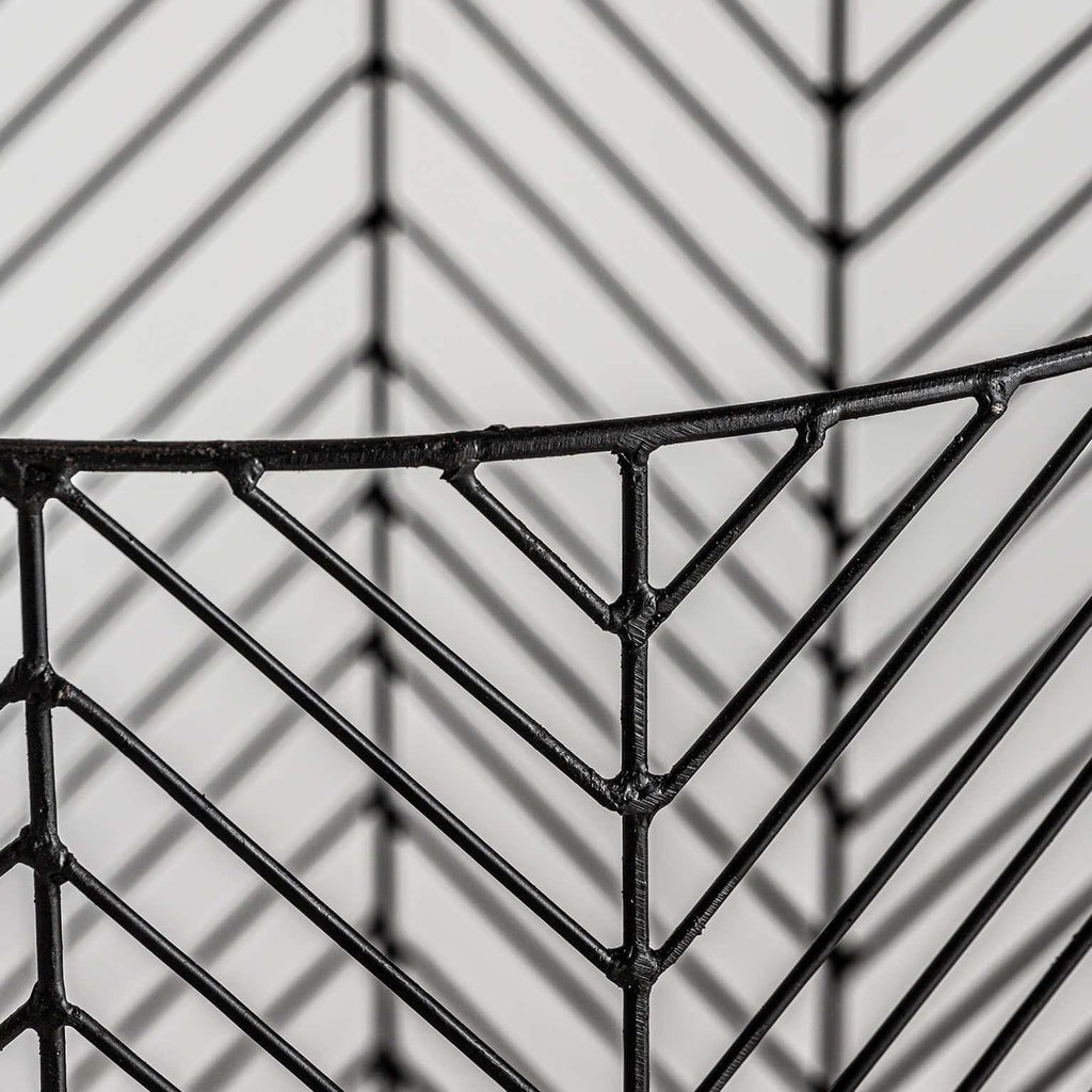 Handgefertigte schwarze Stehleuchte Plissè aus Metall designed by José Manuel Ferrero - Estudi{H}ac fame - small - Maison Oudh