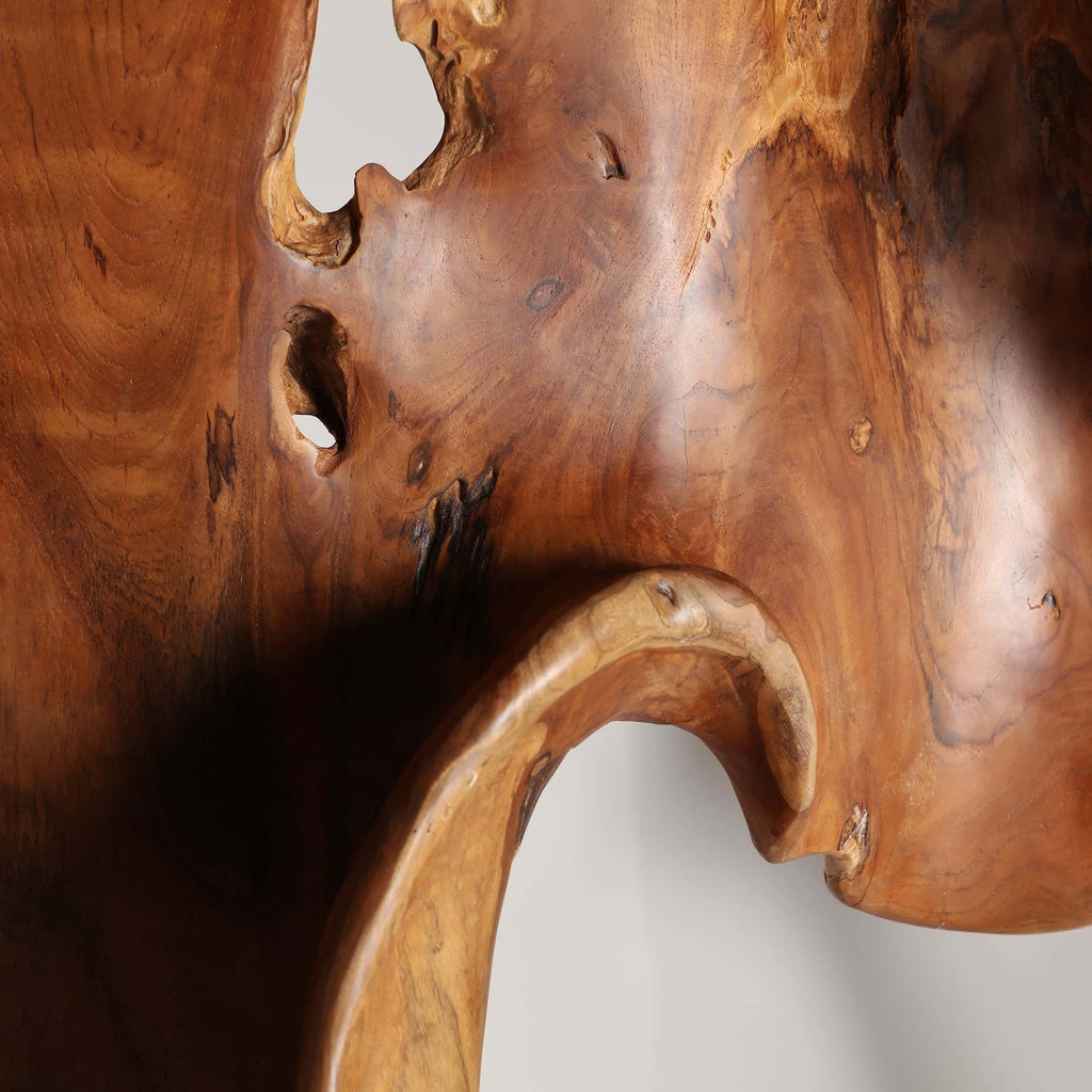 Handgefertigte Teakholz Bodenskulptur im Ethno-Stil - Maison Oudh