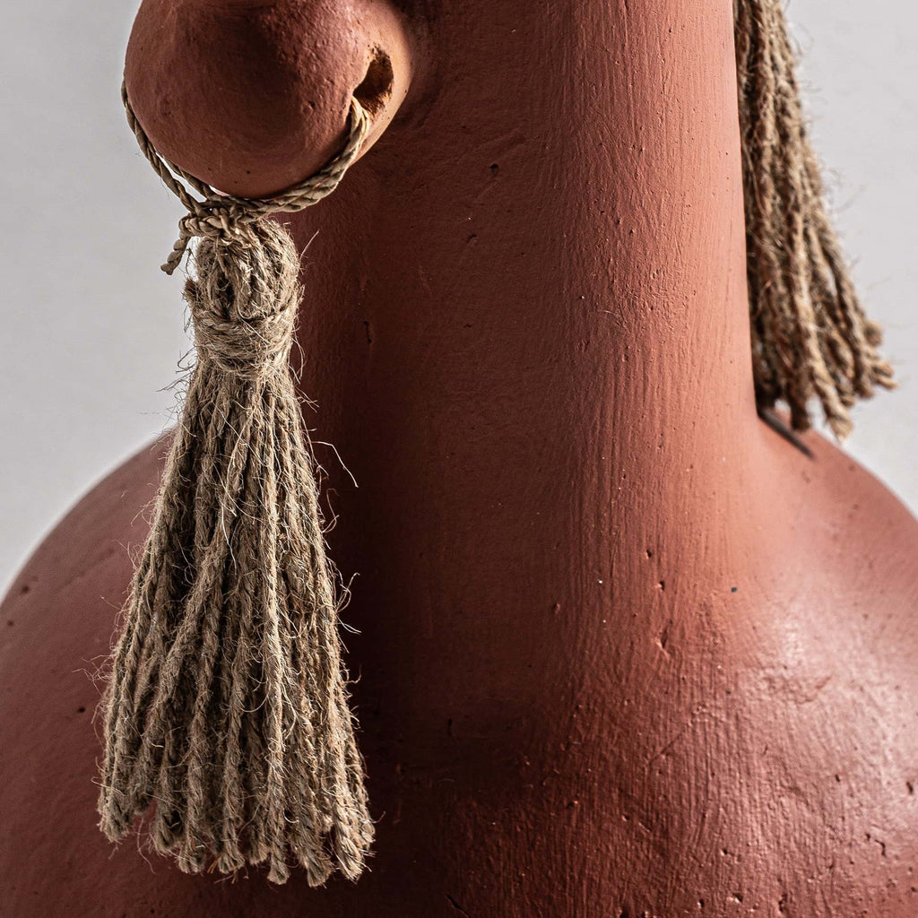 Handgefertigte Terrakotta-Vase im Ethno-Stil mit Jutequasten - Maison Oudh