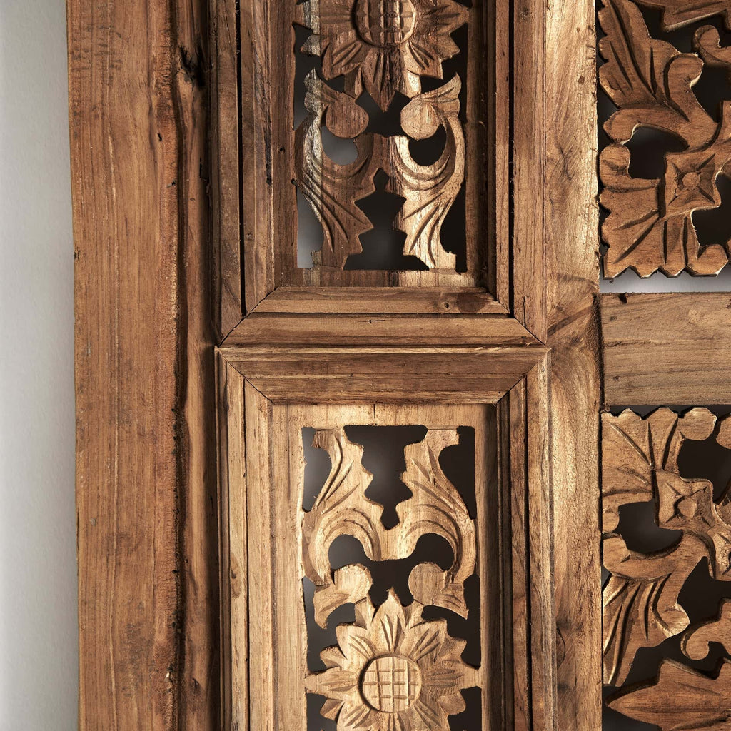 Handgefertigte Wandkunst aus Teakholz mit dekorativen Motiven im Ethno Stil - Maison Oudh