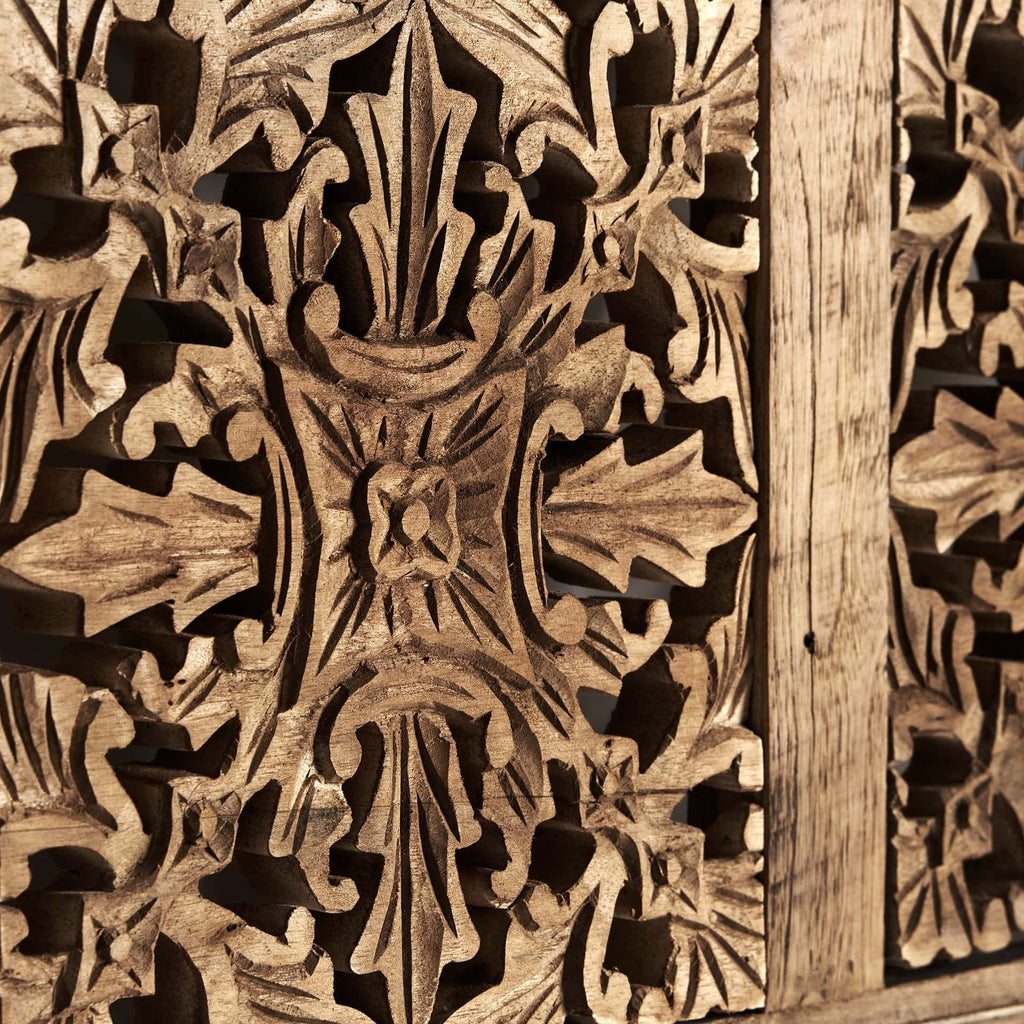 Handgefertigte Wandkunst aus Teakholz mit dekorativen Motiven im Ethno Stil - Maison Oudh