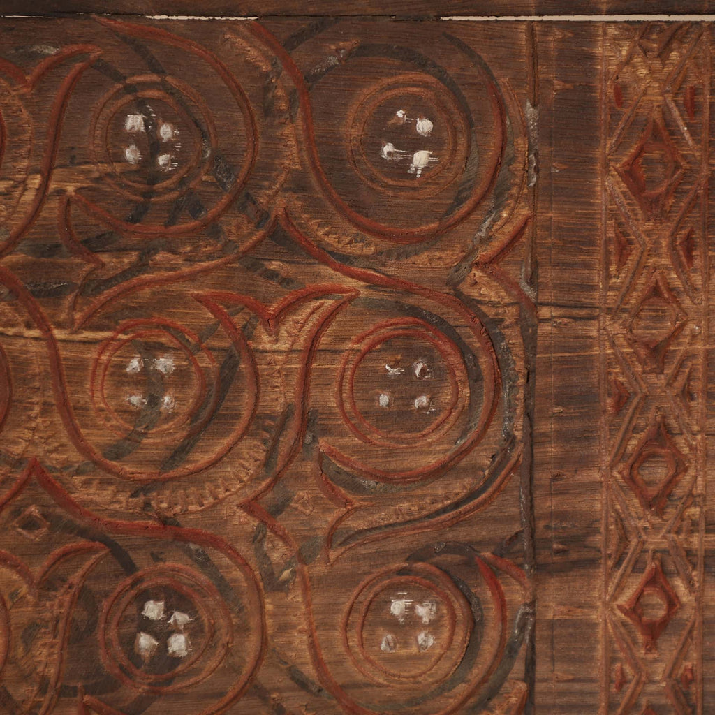 Handgefertigte Wandkunst im ethnischen Stil aus Tropenholz mit Malereien - Maison Oudh