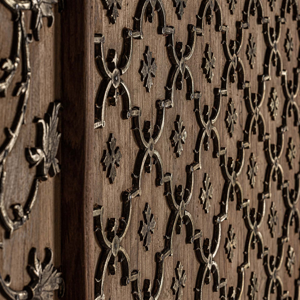 Handgefertigte Wandkunst Unikat aus Mangoholz verziert mit Ornamenten - Maison Oudh