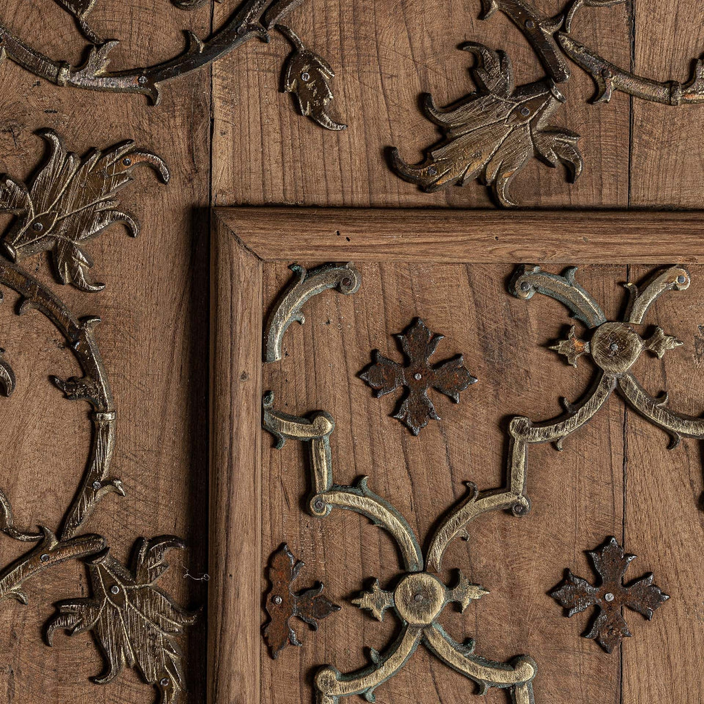 Handgefertigte Wandkunst Unikat aus Mangoholz verziert mit Ornamenten - Maison Oudh