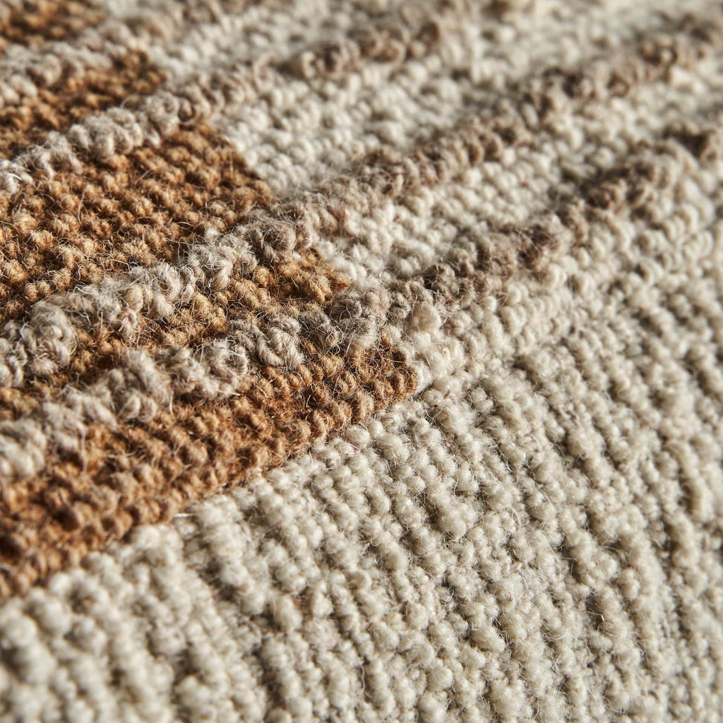 Handgefertigter Boho Pouf aus Wolle in Braun und Creme - Maison Oudh