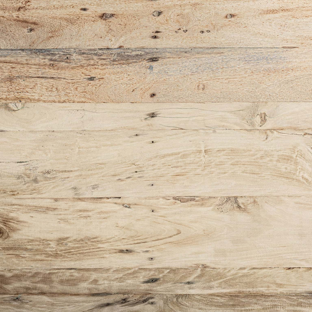 Handgefertigter Couchtisch Unikat aus Mangoholz mit Schnitzereien - Maison Oudh