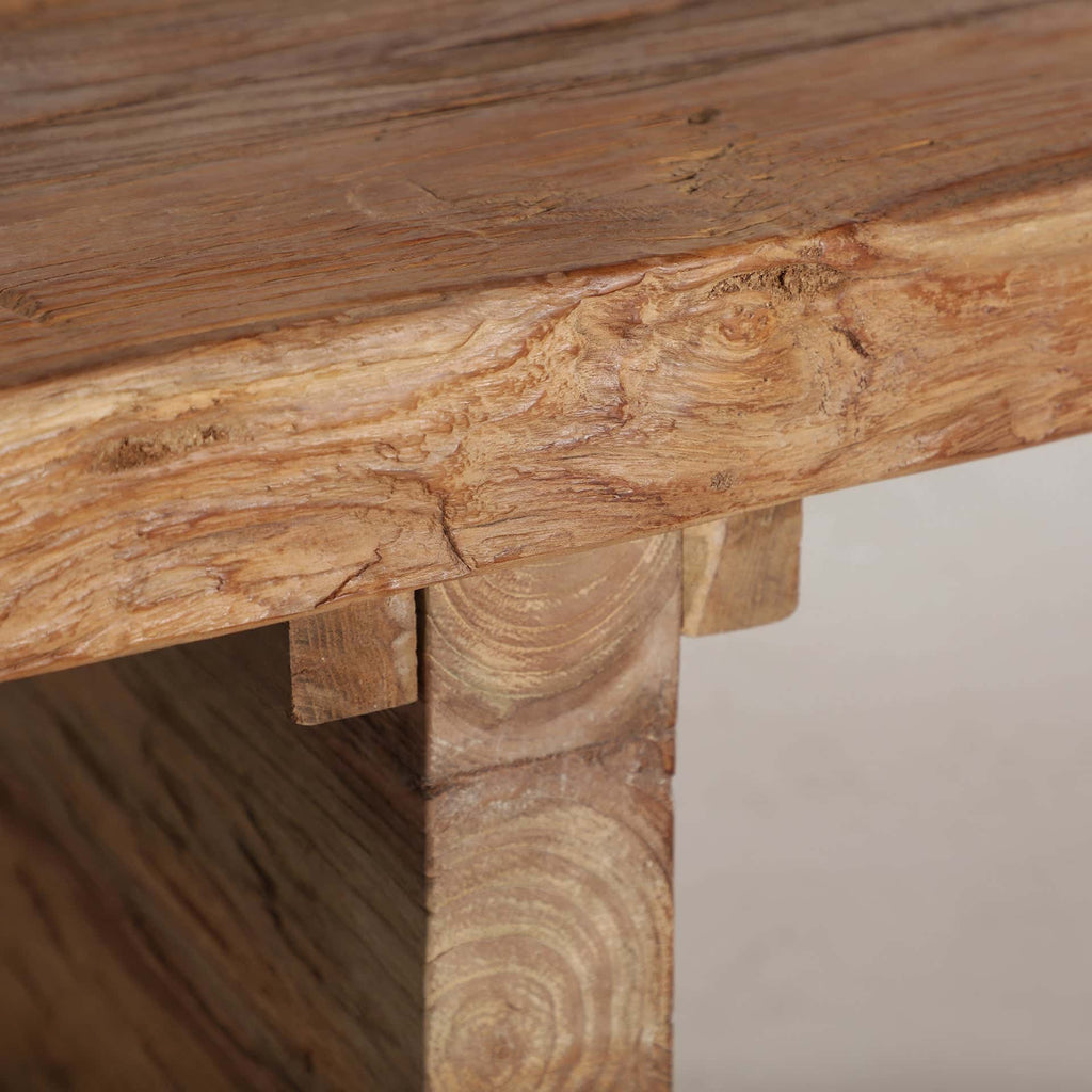 Handgefertigter Kolonialstil Couchtisch aus Recyceltem Teakholz - Maison Oudh