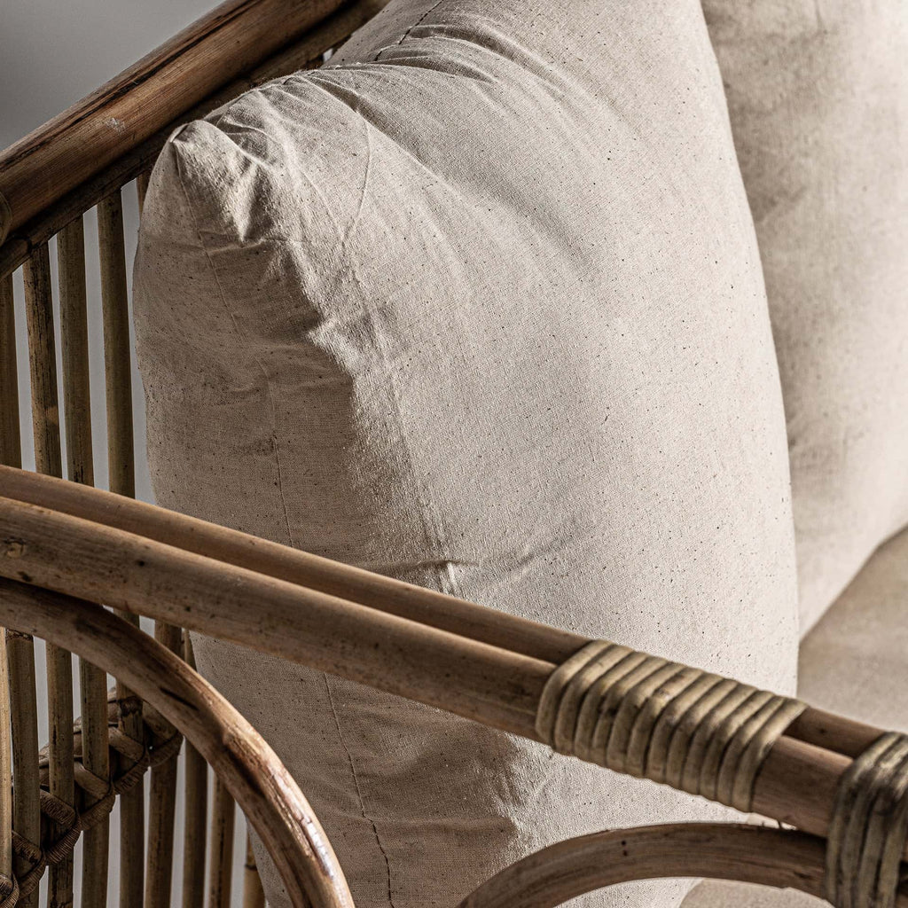 Handgefertigtes Sofa aus Rattan inklusive Kissen - Maison Oudh