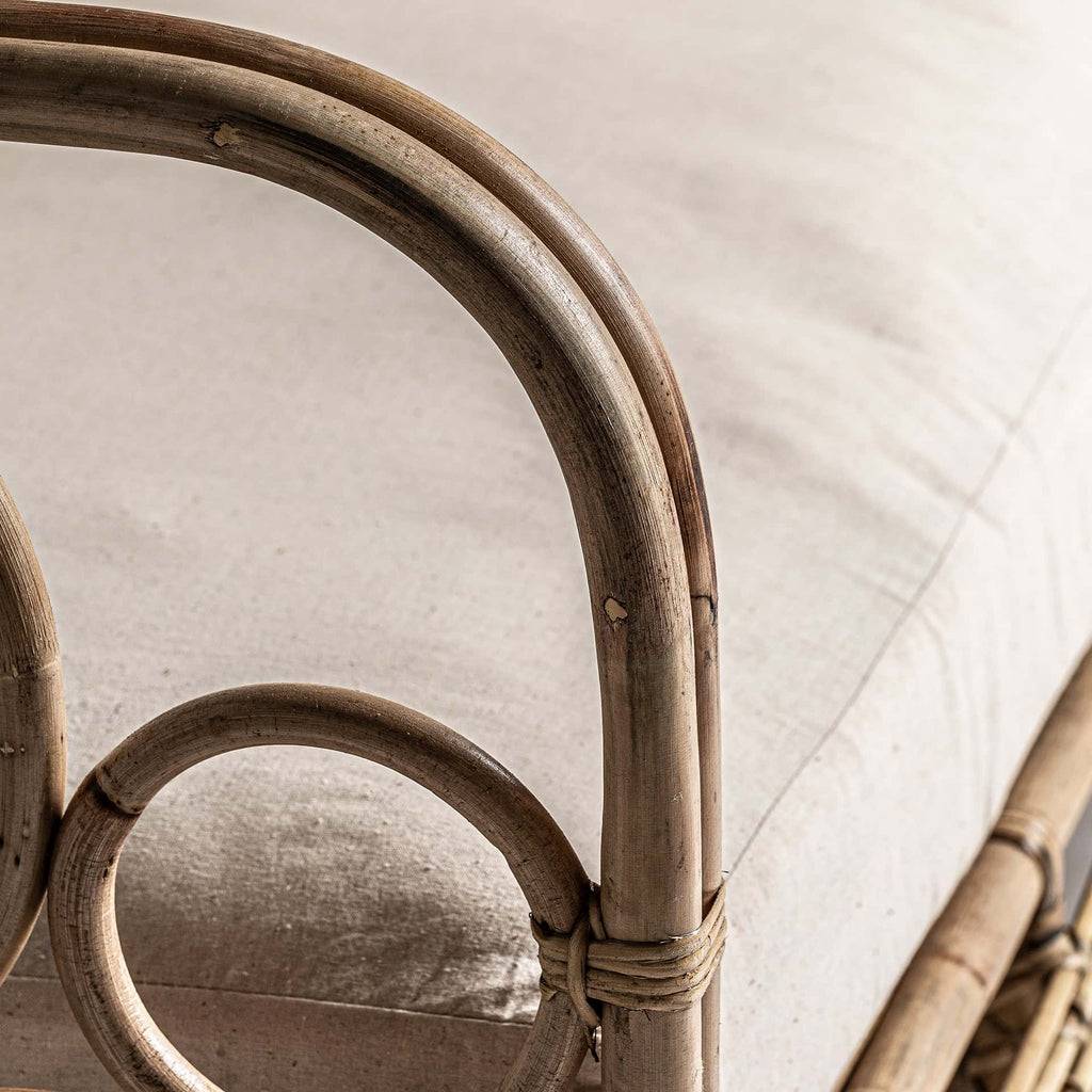 Handgefertigtes Sofa aus Rattan inklusive Kissen - Maison Oudh
