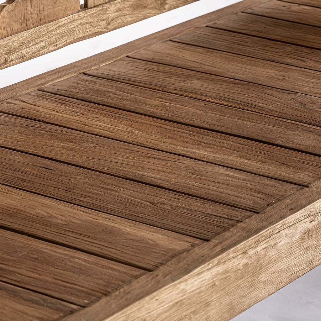 Handgefertigtes Sofa aus Teakholz mit Schnitzereien - Maison Oudh