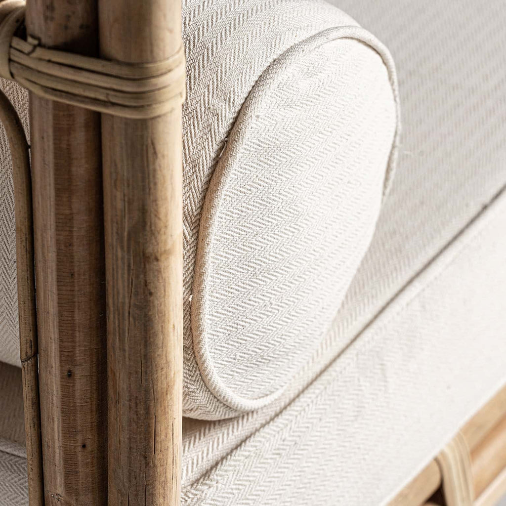 Helles Sofa aus Rattan kombiniert mit Baumwolle (inklusive Kissen) - Maison Oudh