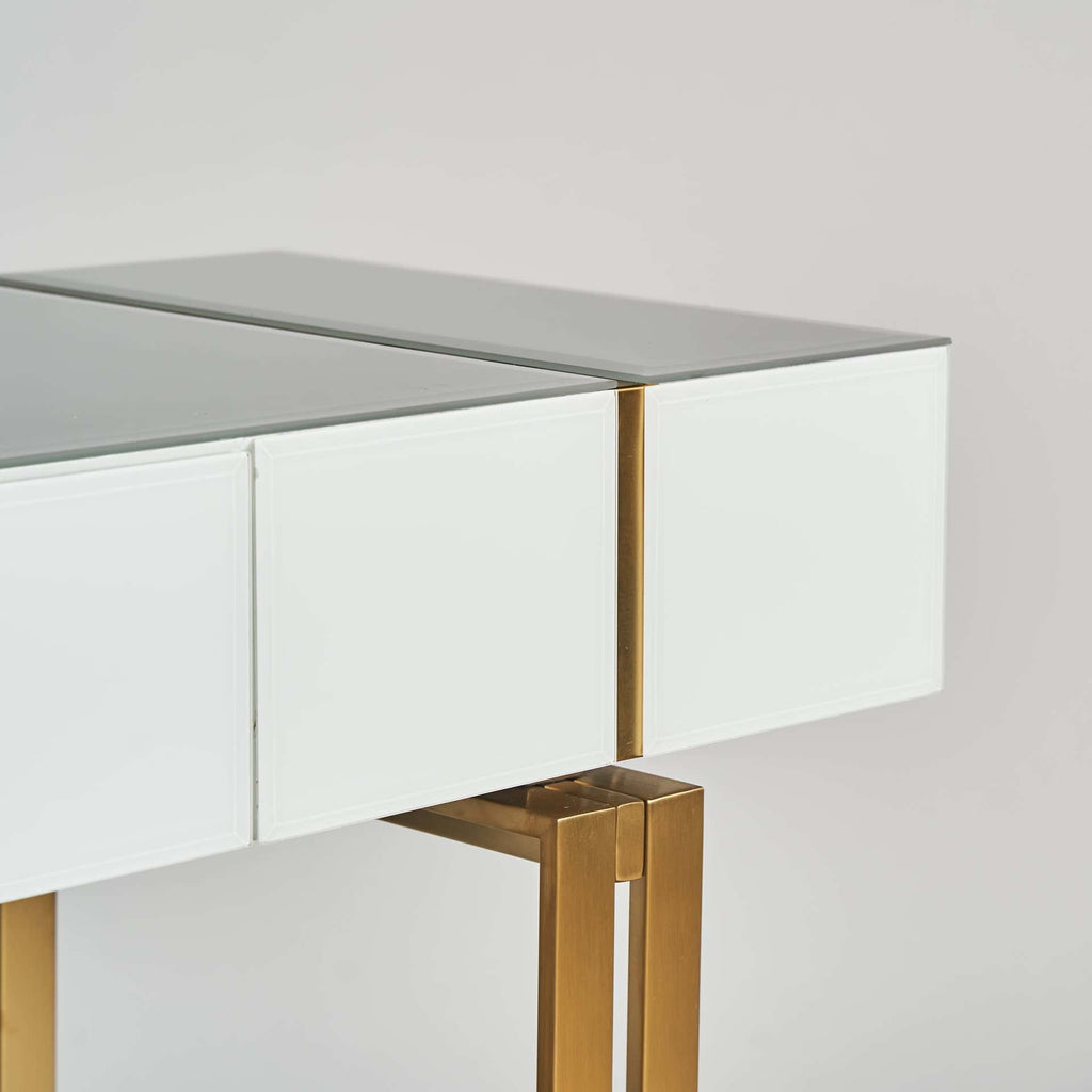 Hochwertige Konsole aus weissem Kristallglas kombiniert mit goldenen Stahlbeinen und einer Schublade - Maison Oudh