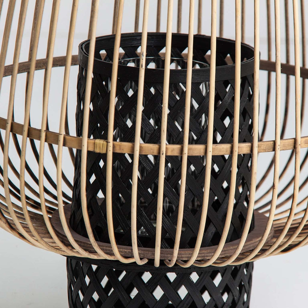Modernes Design: Kerzenhalter aus Bambus und Rattan in Schwarz und Natur- Maison Oudh