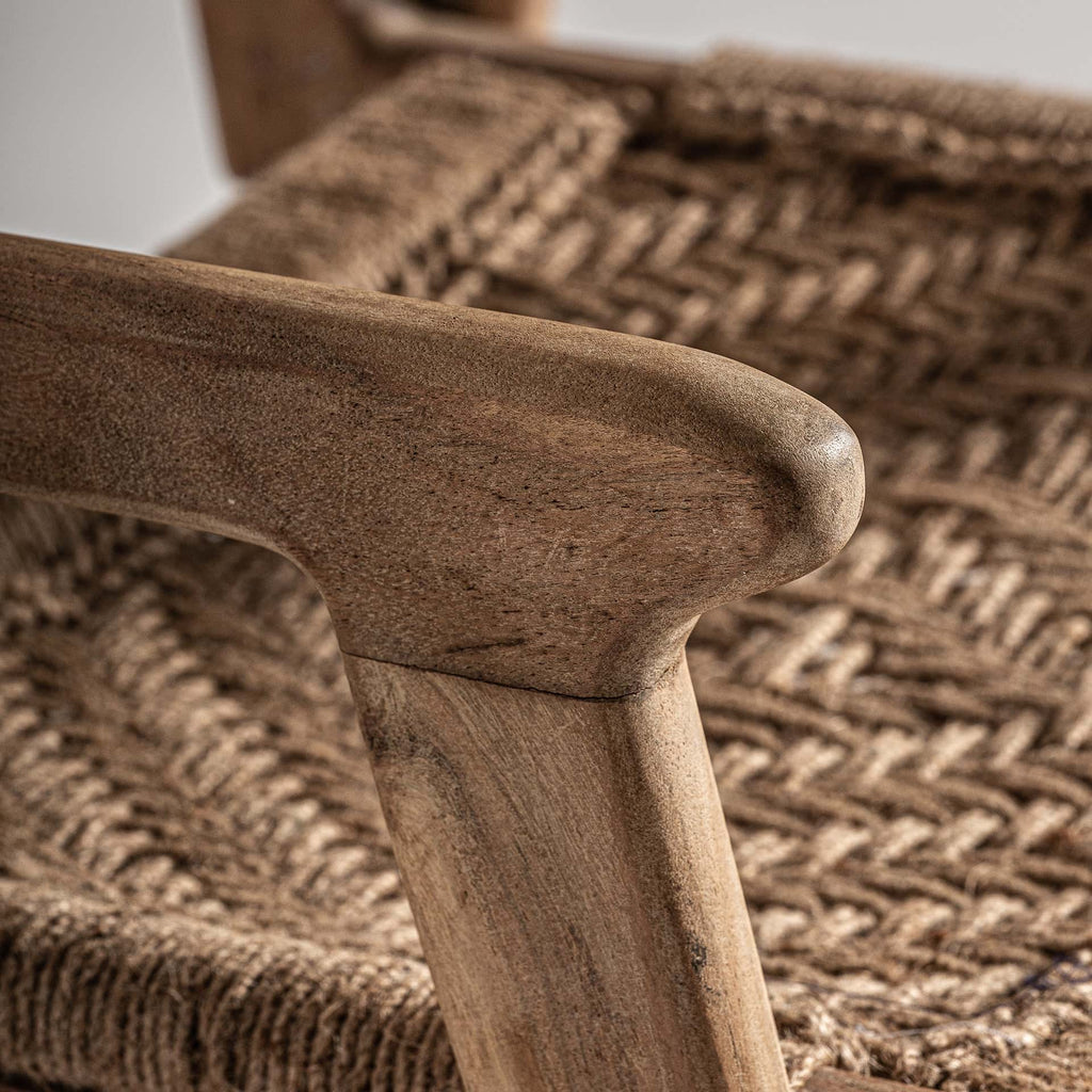 Kolonialer Stuhl mit Armlehnen aus Mangoholz und Jute - Maison Oudh