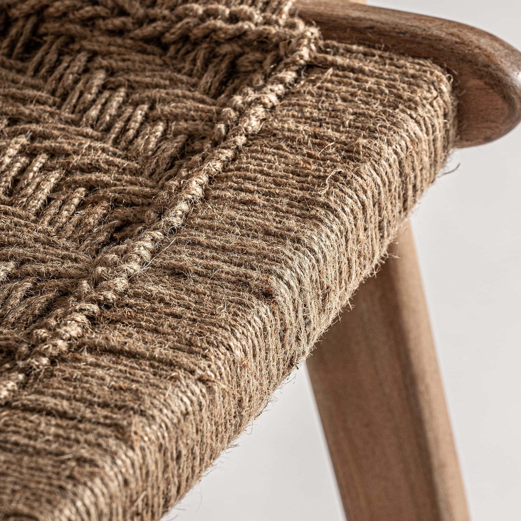 Kolonialer Stuhl mit Armlehnen aus Mangoholz und Jute - Maison Oudh