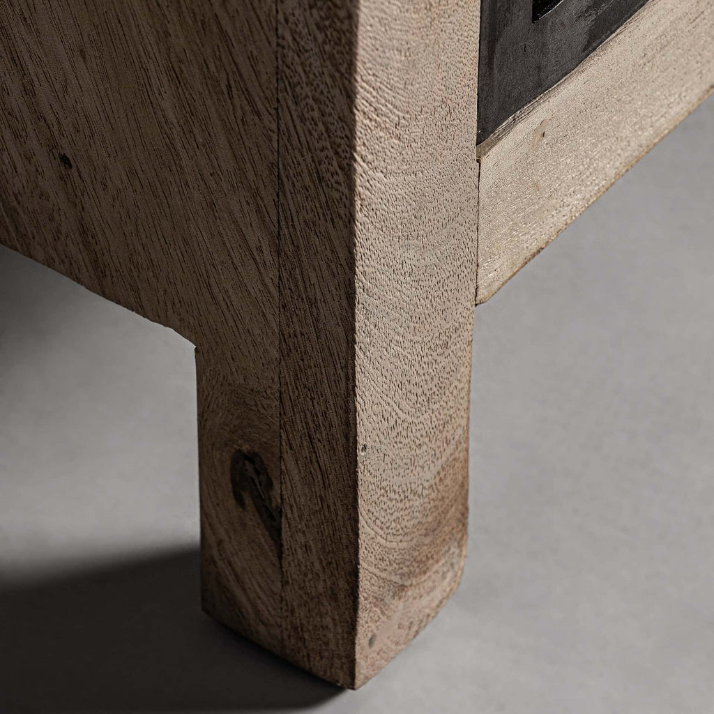 Mangoholz Vitrine mit zwei Türen im Kolonialstil - Maison Oudh