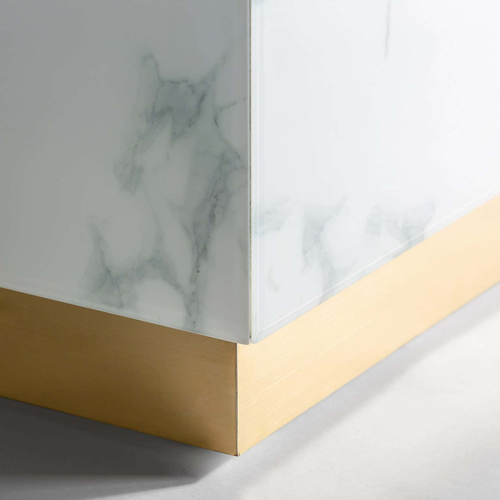 Rechteckiger Beistelltisch aus weissem Kunstmarmor kombiniert mit Gold - Maison Oudh
