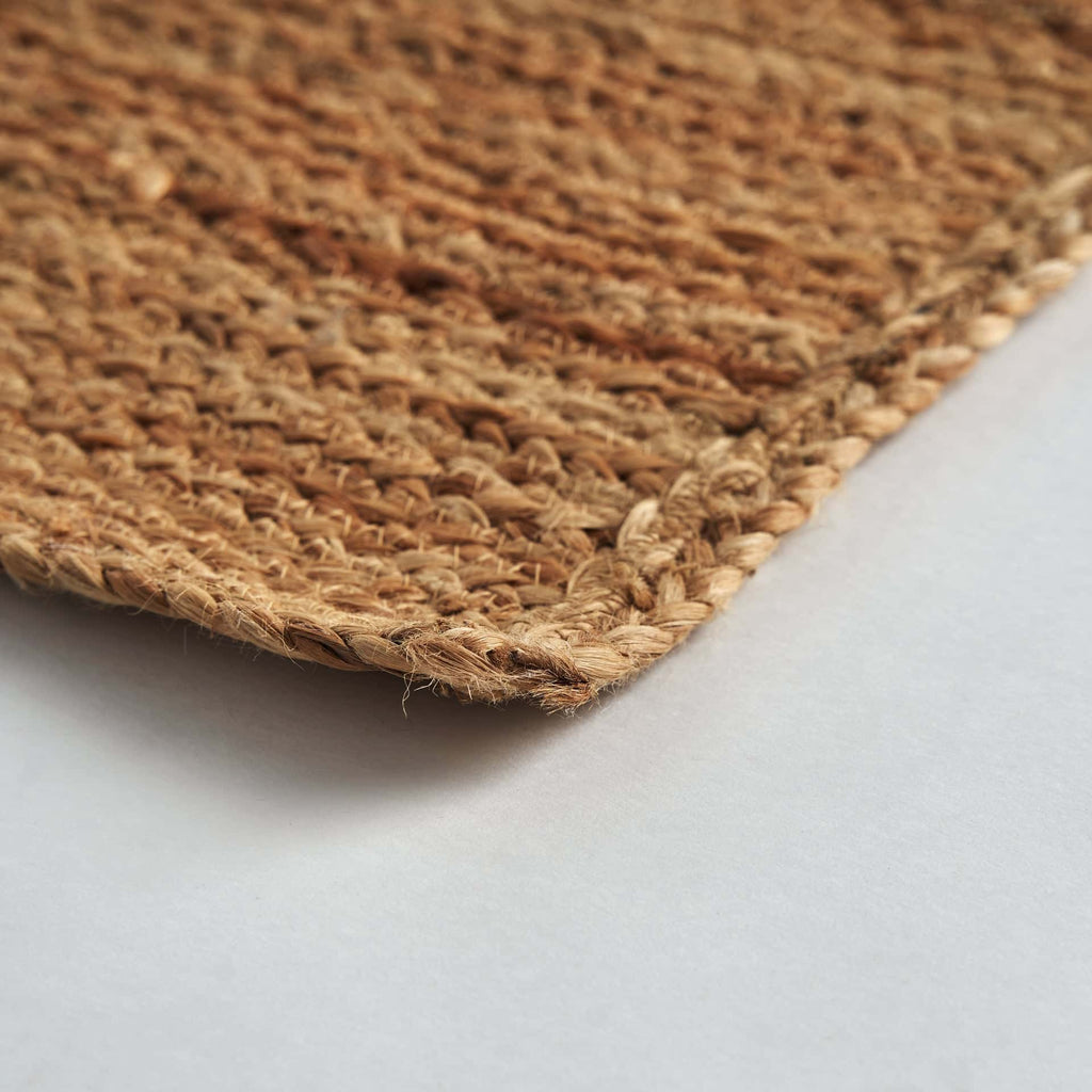 Rechteckiger Boho-Teppich: Harmonie aus Jutegeflecht und Naturfasern in Hellbraun - Maison Oudh
