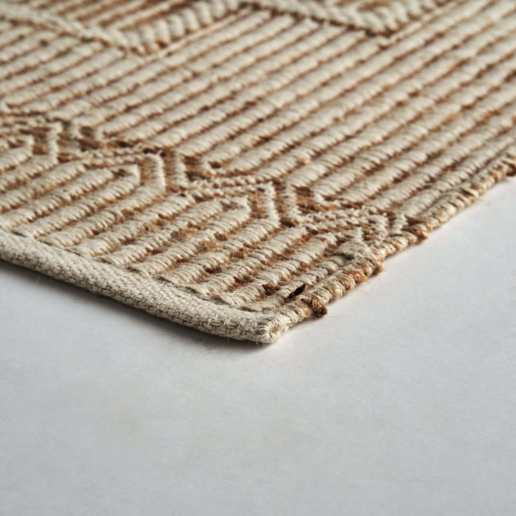 rechteckiger Ethnic Teppich in Brauntönen & Beige aus Jute und Naturfasern - Maison Oudh