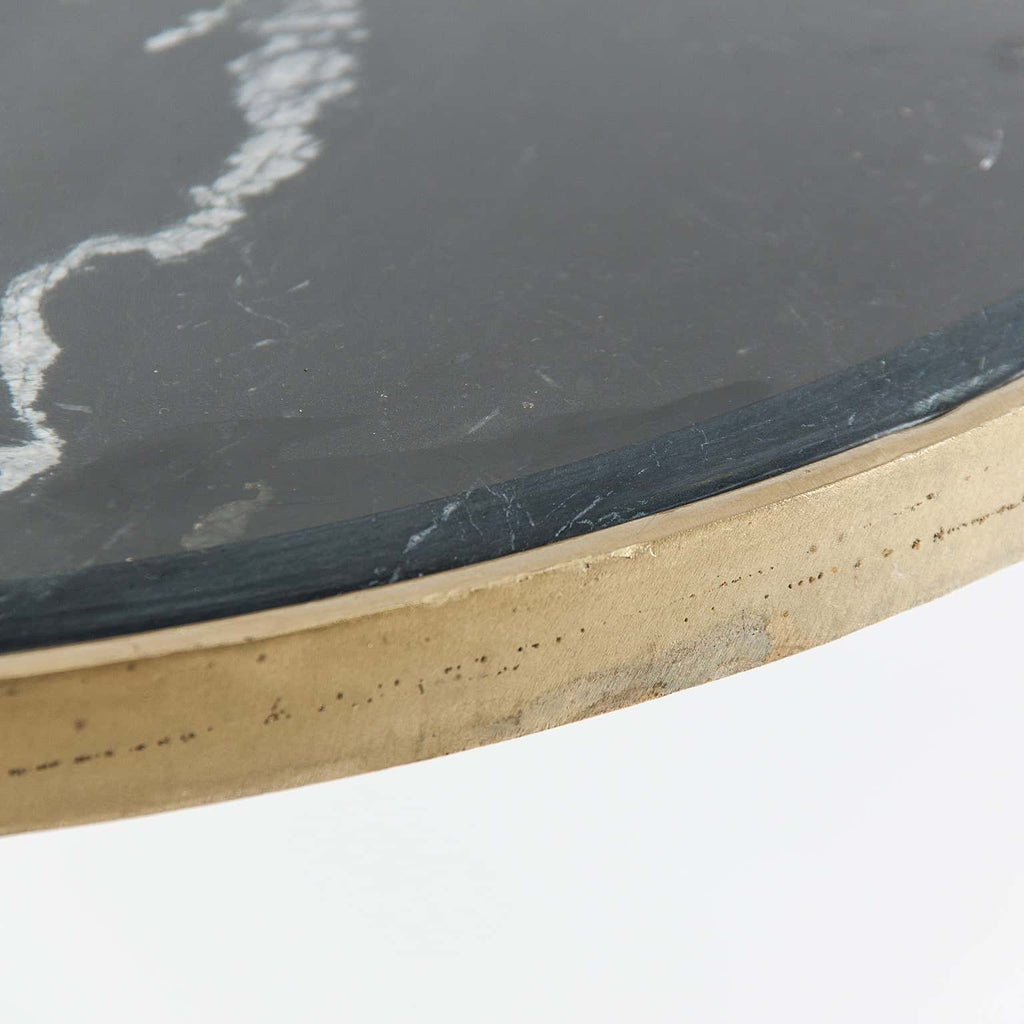 Runder Bartisch in Gold mit einer schwarzen Marmorplatte - Maison Oudh