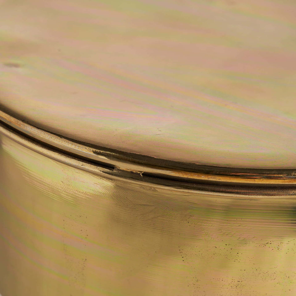 Runder Beistelltisch in Gold hergestellt aus Eisen und Messing - Maison Oudh