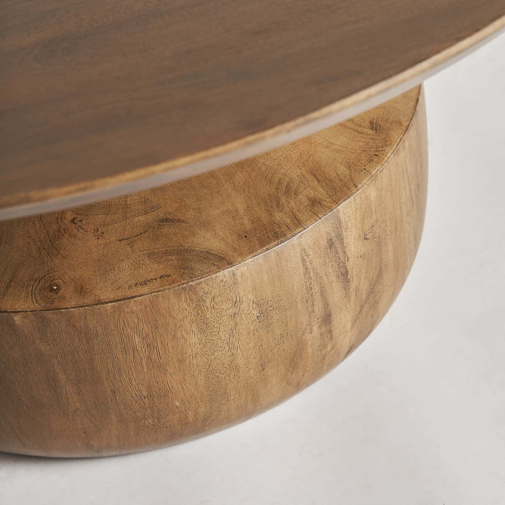 Runder Couchtisch aus Kiefernholz - Maison Oudh