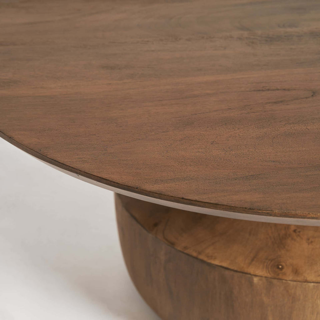 Runder Couchtisch aus Kiefernholz - Maison Oudh