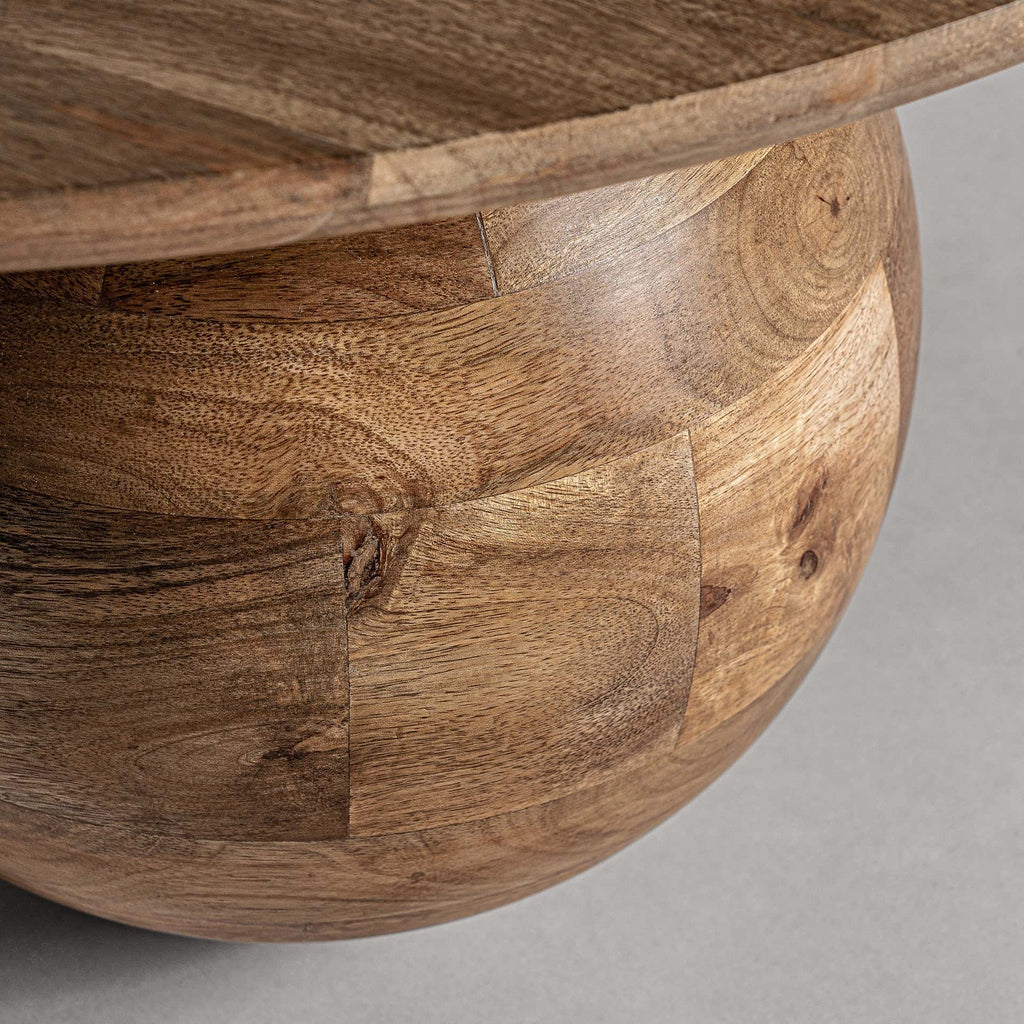 Runder Couchtisch aus Mangoholz mit drei Kugelbeinen - Maison Oudh