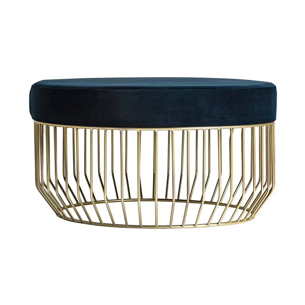 Runder Couchtisch in Gold kombiert mit blauem Samt - Maison Oudh