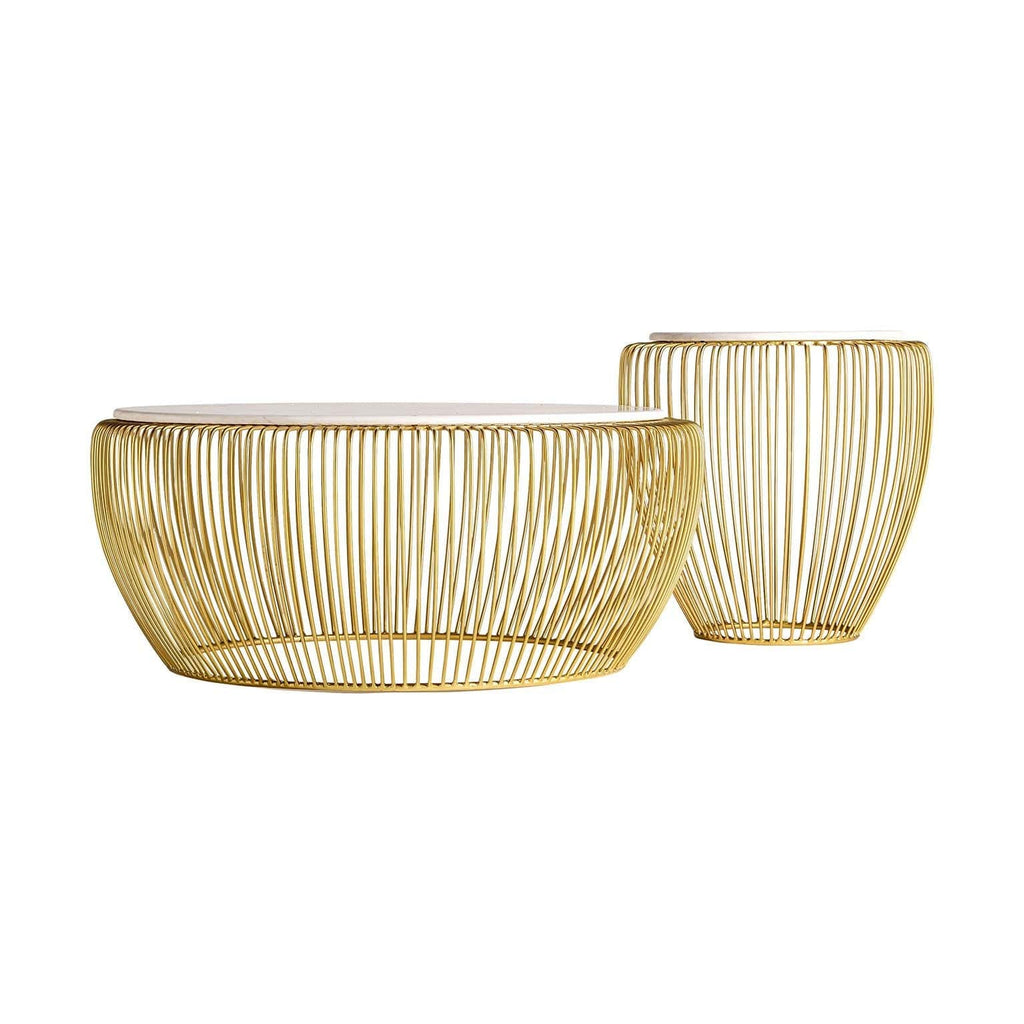 Runder Couchtisch in Gold kombiniert mit einer weissen Marmorplatte - Maison Oudh