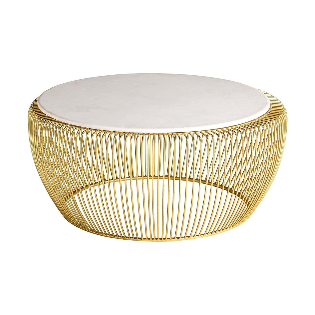 Runder Couchtisch in Gold kombiniert mit einer weissen Marmorplatte - Maison Oudh