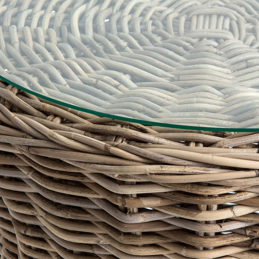 Runder Tisch aus Rattan kombiniert mit einer Tischplatte aus Glas - Maison Oudh