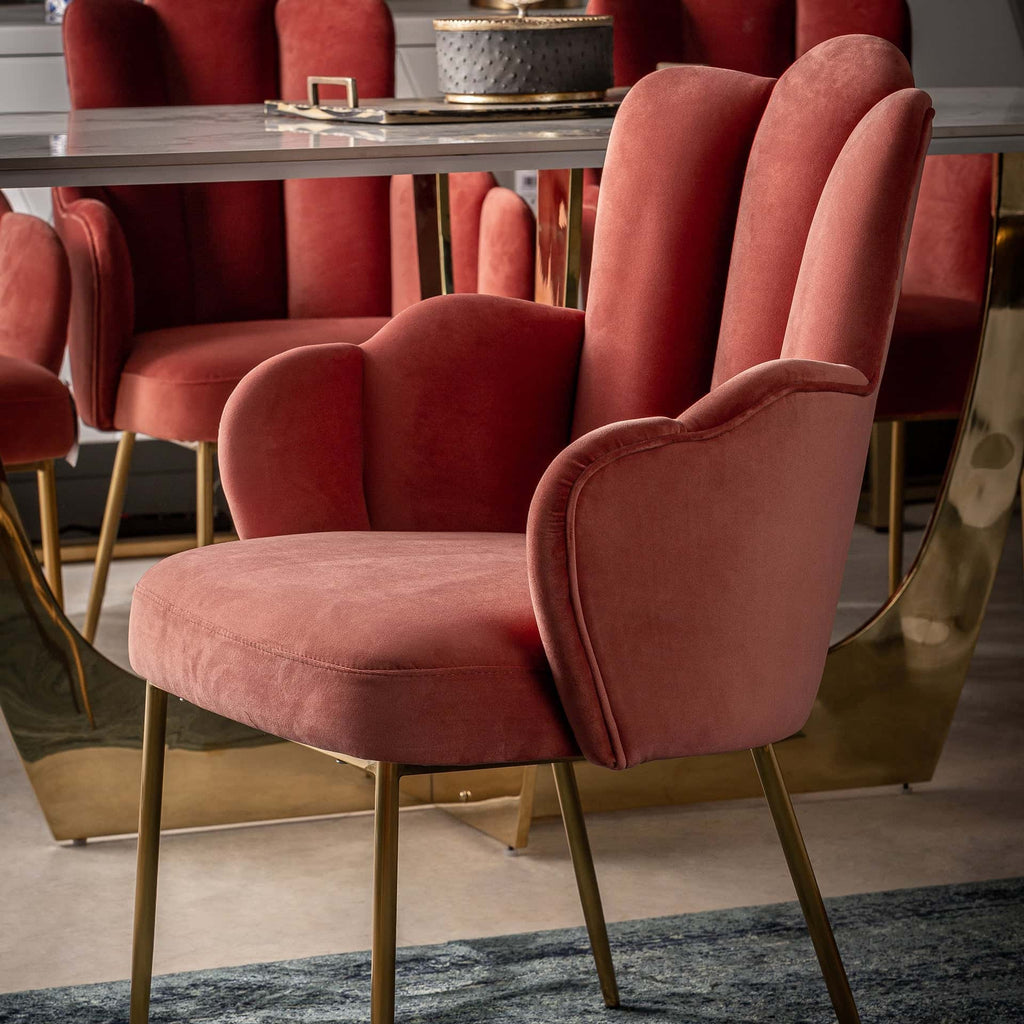 Samtstuhl mit goldenen Beinen im Art Deco Design - Maison Oudh