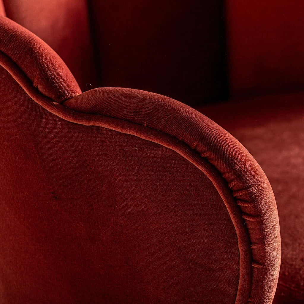 Samtstuhl mit goldenen Beinen im Art Deco Design - Maison Oudh