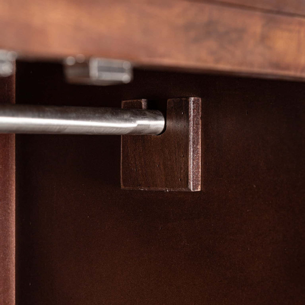 Schrank aus Mangolholz mit goldenen Elementen - Maison Oudh
