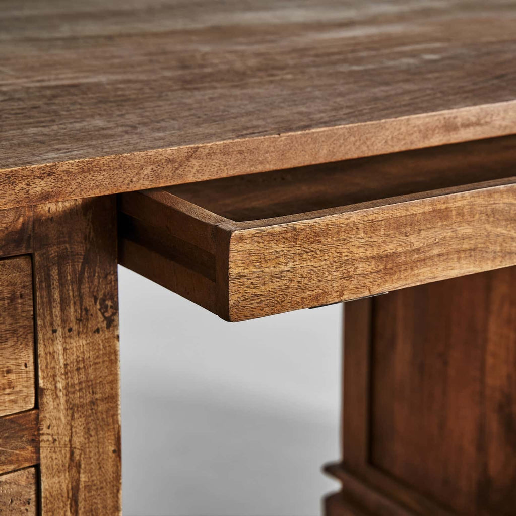 Schreibtisch mit Schubladen aus Mangoholz im Kolonial Stil - Maison Oudh