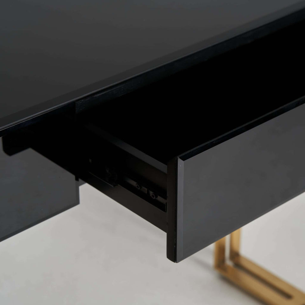 Schwarze Konsole aus Kristallglas mit einer Schublade und goldenen Elementen - Maison Oudh