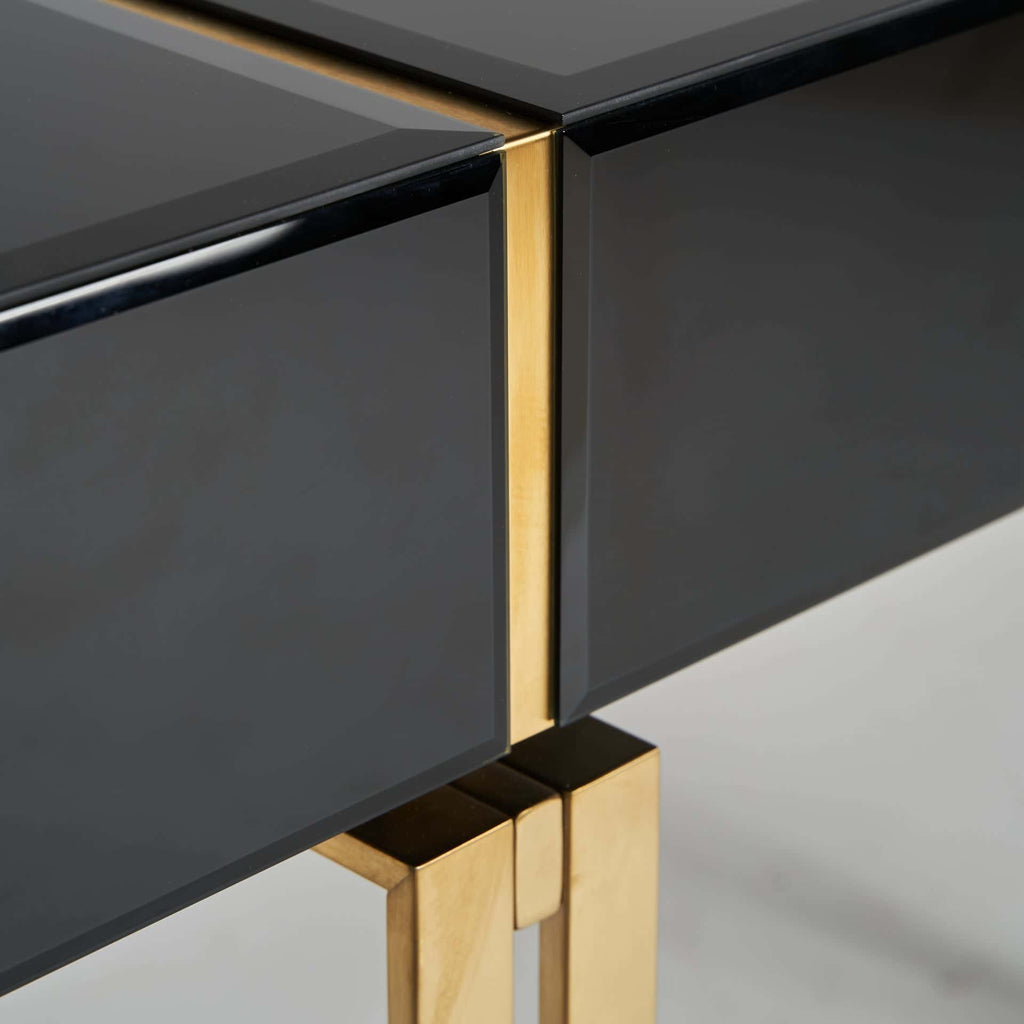 Schwarze Konsole aus Kristallglas mit einer Schublade und goldenen Elementen - Maison Oudh